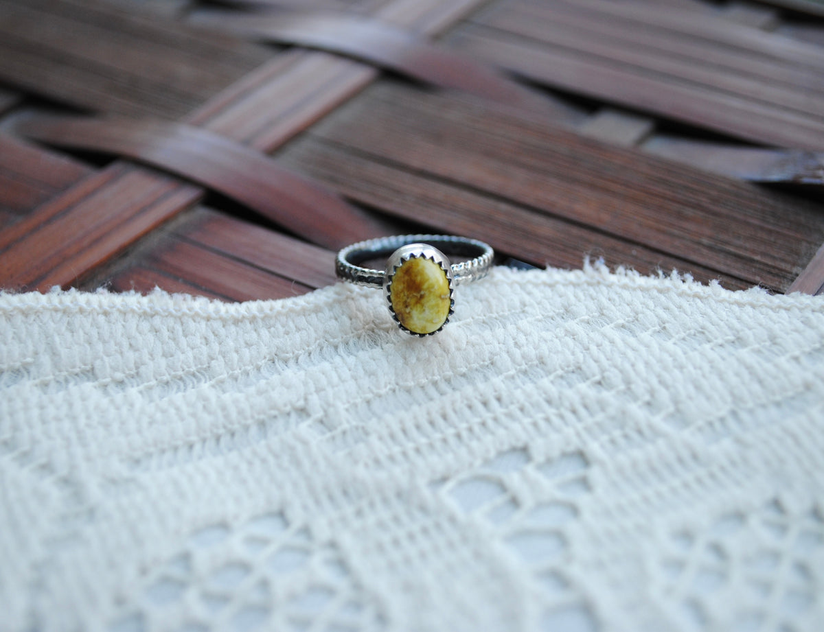 Palomino Ring with Twist Band Size 5.5