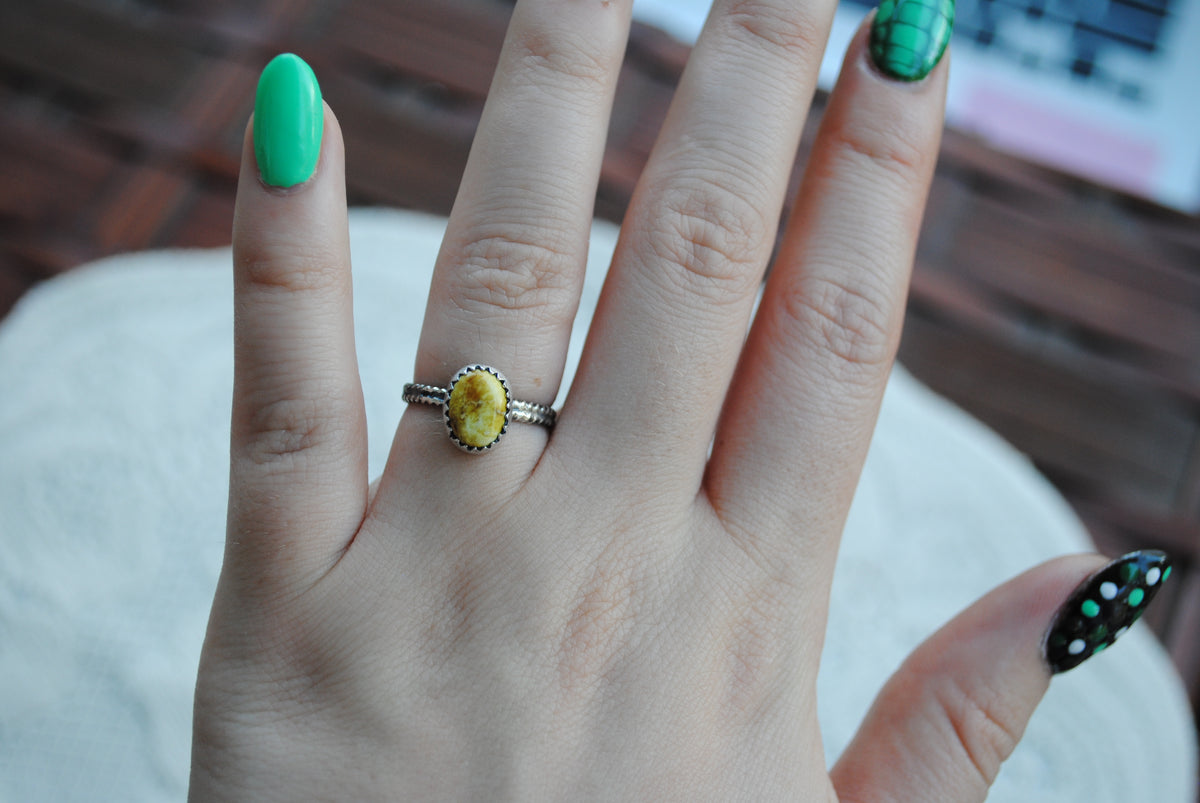 Palomino Ring with Twist Band Size 5.5